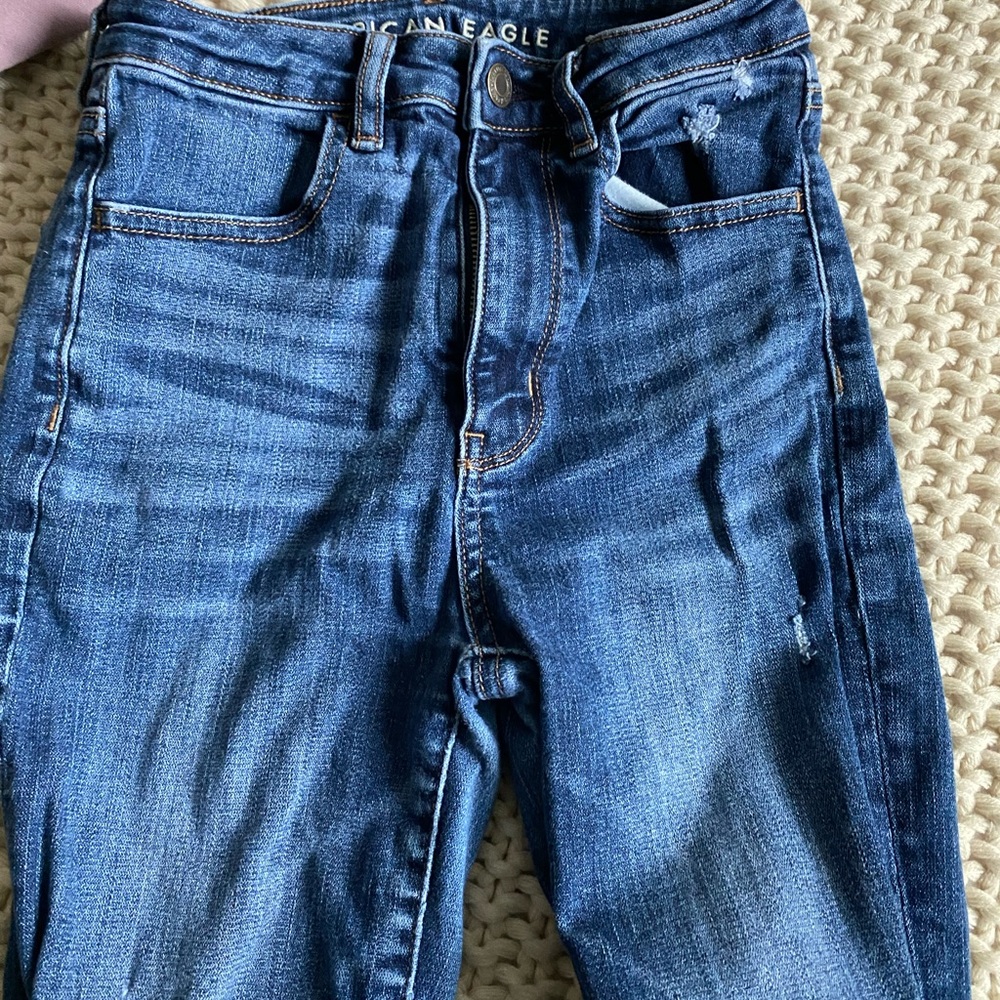 Ripped high waist jeans